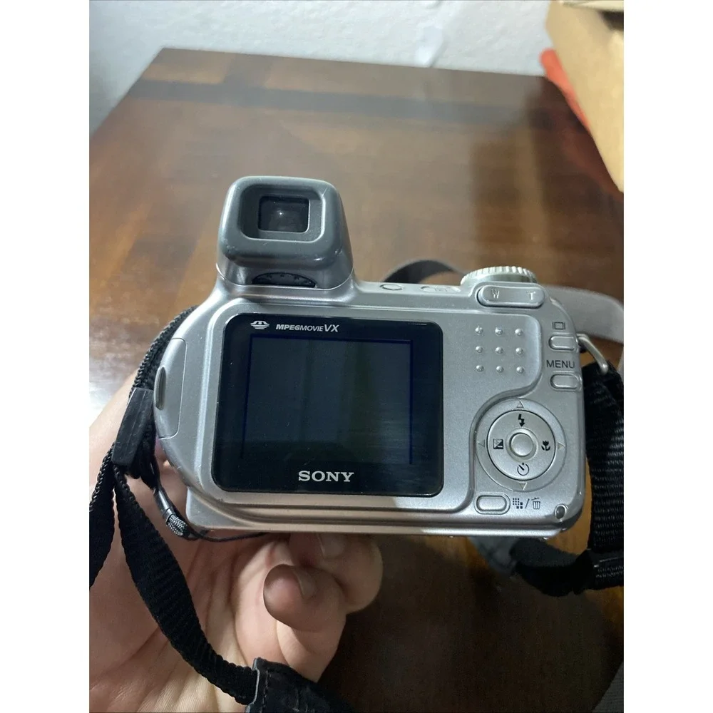 SONY CYBER-SHOT DSC-H2 6.0MP DIGITAL CAMERA - SILVER Tested!!